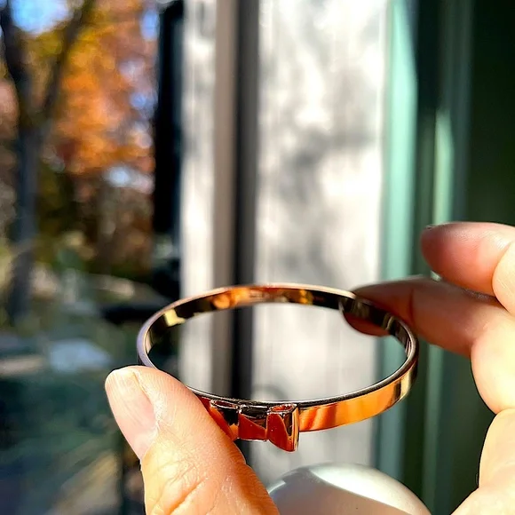 3/$30 KATE SPADE ROSE GOLD TAKE A BOW BANGLE BRACELET - Picture 3 of 3